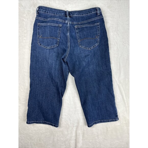 2 Lee Denim Capri Shorts Women’s Size 10 Pants Jeans Classic Relaxed Blue Black - Picture 14 of 14